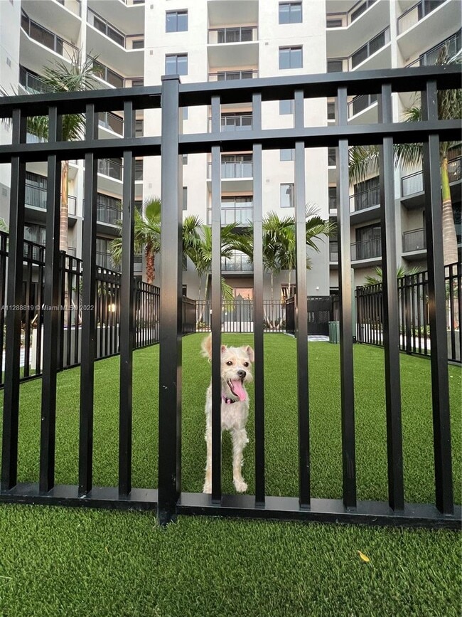 Building Photo - 401 Hialeah Dr