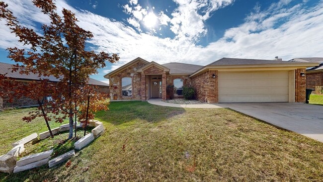 Building Photo - 2 WEEKS FREE RENT + $1,895 ONE STORY 4 BEDROOM WITH 3 FULL BATHS