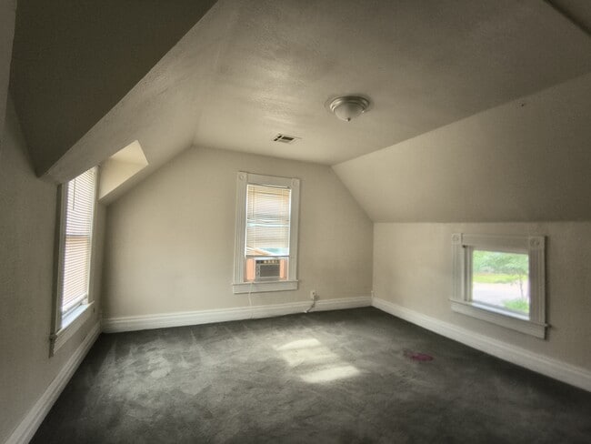 Building Photo - 402 E Warner Ave