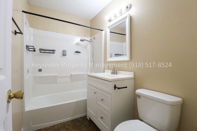 Building Photo - 2 Bed 1 Bath Tulsa - Move-in Ready!