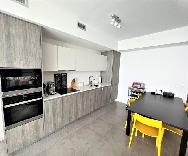 Building Photo - 2900 NE 7th Ave