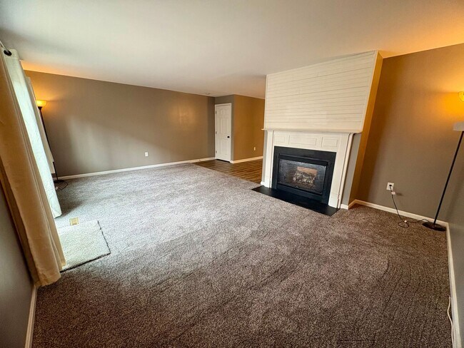 Building Photo - 3 Bedroom 4 Bathroom Available in Hummelstown w/Large Bonus Room!