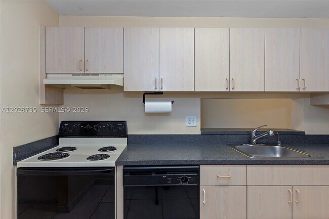 Building Photo - 8760 SW 133rd Ave