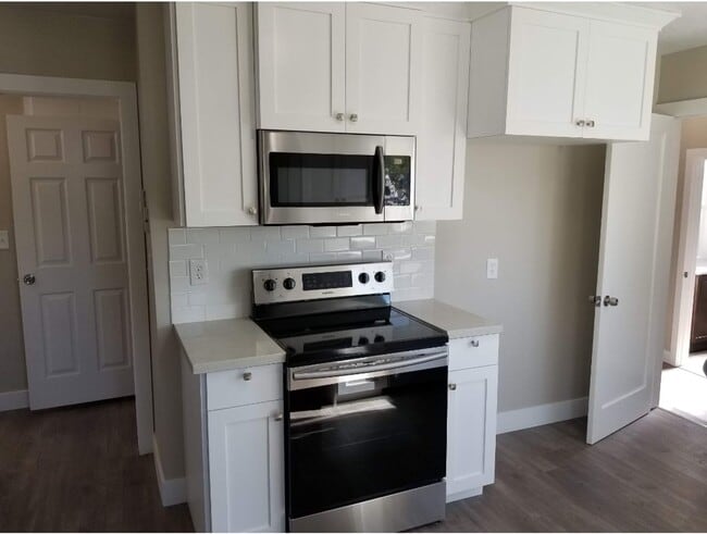 Building Photo - Lovely 2 Bed/2 Bath Home