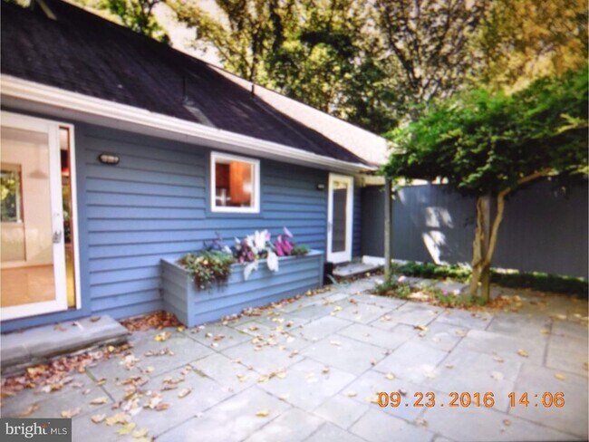 Building Photo - 8 Azalea Ln