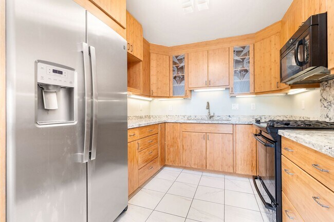 Building Photo - Firework & Harbor Views - Yacht Harbor Tower #1407 1 BD 1 BA 1 PRK