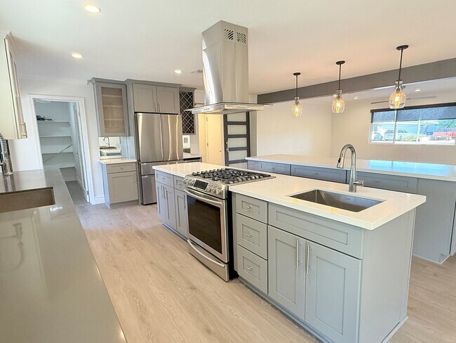 Building Photo - 8139 E Mulberry St