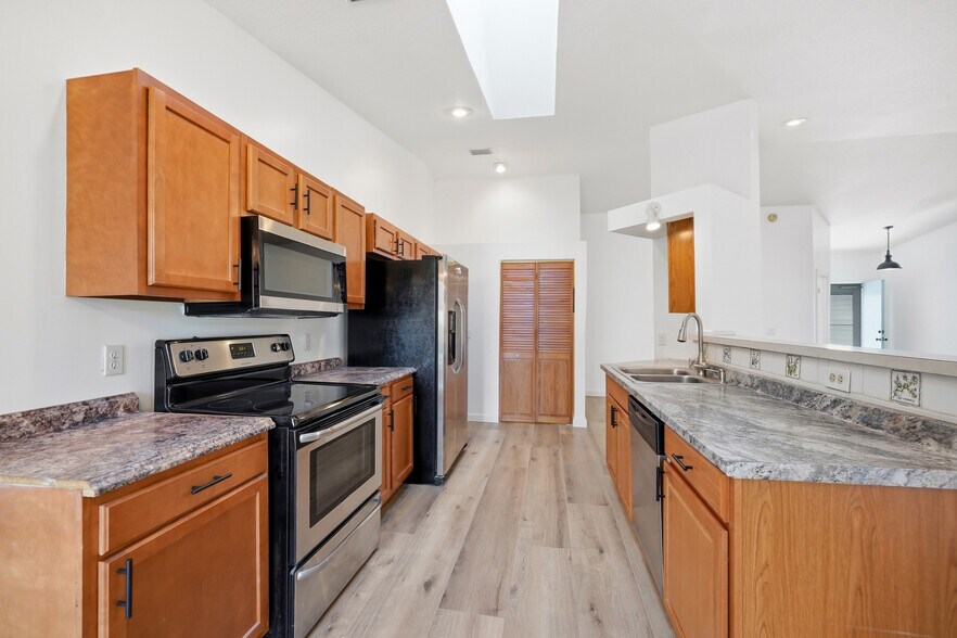 Building Photo - 11149 Losco Junction Dr S