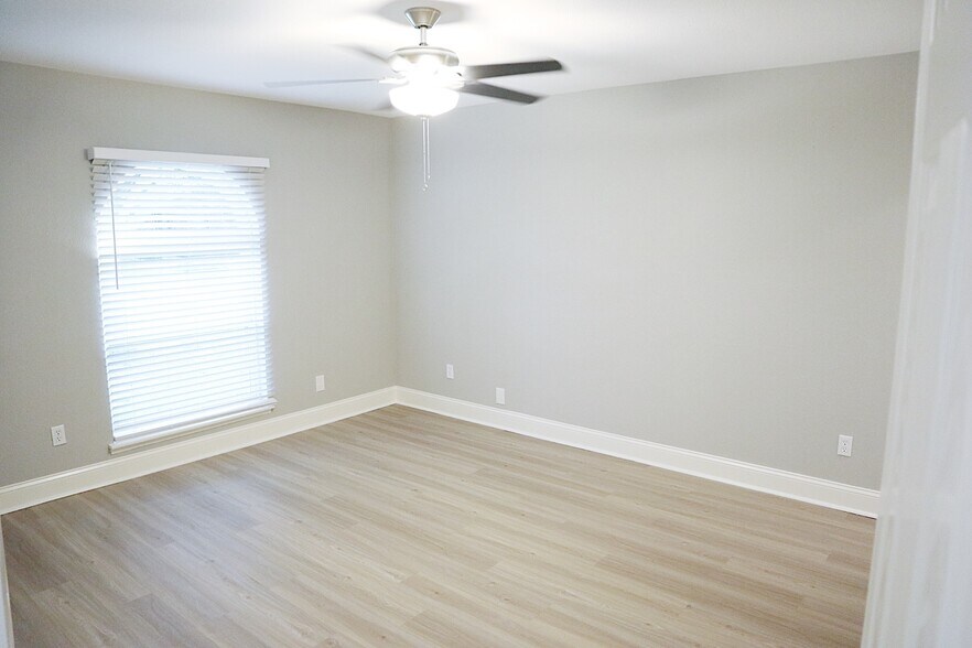 Building Photo - 5212 Fisher Dr