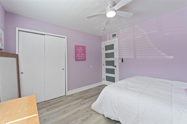 Building Photo - 3206 W Azeele St