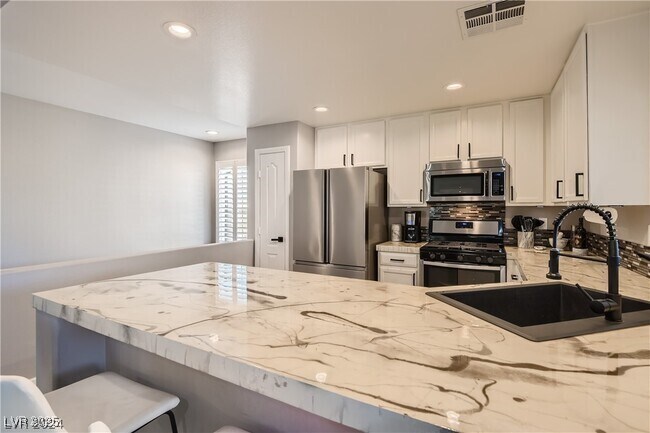 Building Photo - 7250 Diamond Canyon Ln