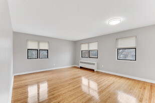 Building Photo - 125 Forest Ave