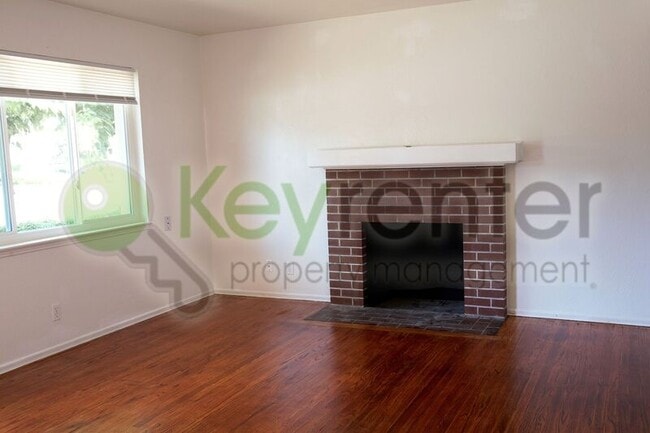 Building Photo - 5121 Da Rosa Dr