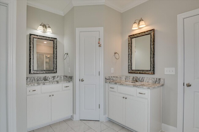 Building Photo - 1015 Sluice Gate Dr