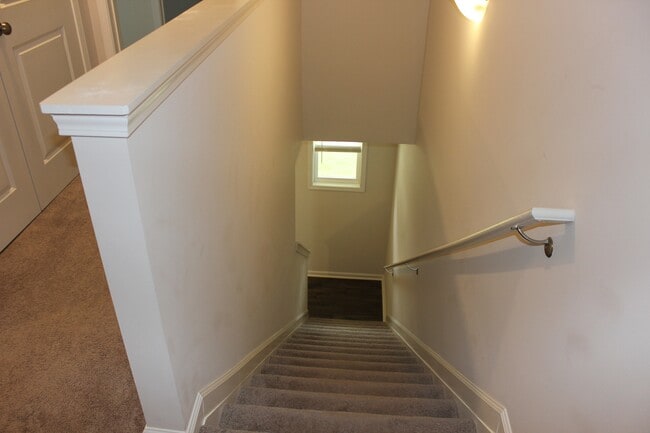 Building Photo - 15 Apricot Ln