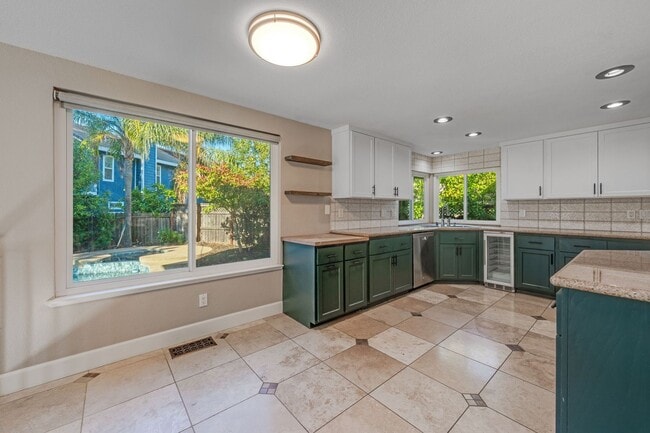 Building Photo - 3 Bedroom Folsom Home with Updated Kitchen, Pool and 3-Car Garage!