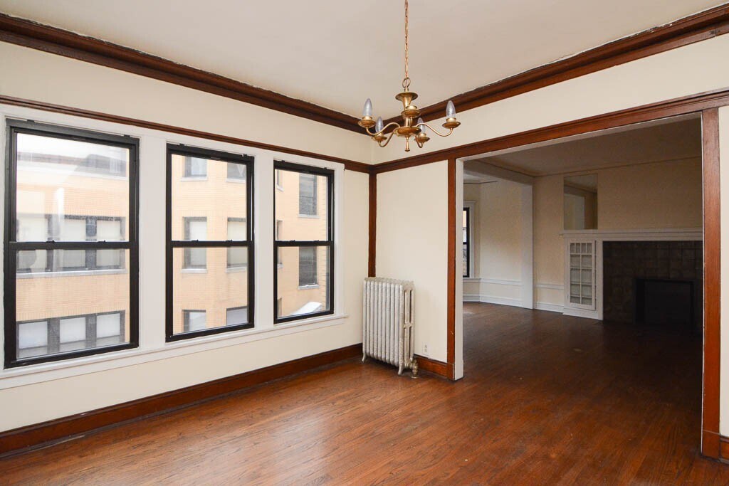 Building Photo - 2426 N Sawyer Ave