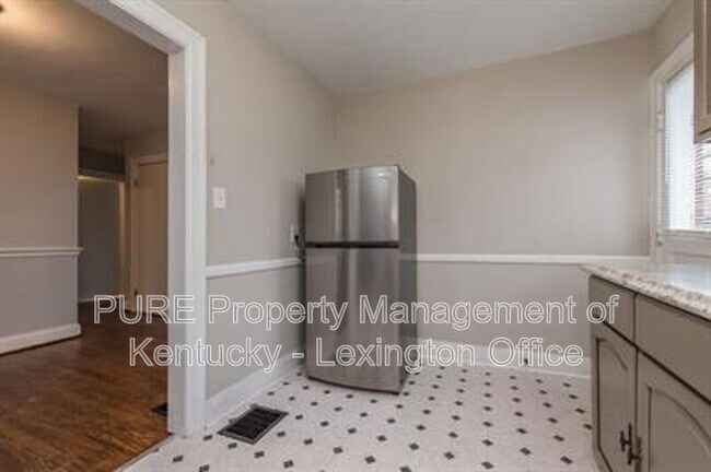 Building Photo - 200 Floral Park