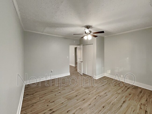 Building Photo - 6491 Camp St