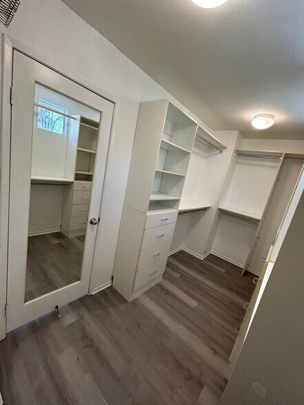 Walk in Master Closet - 4889 Wheelhouse Dr