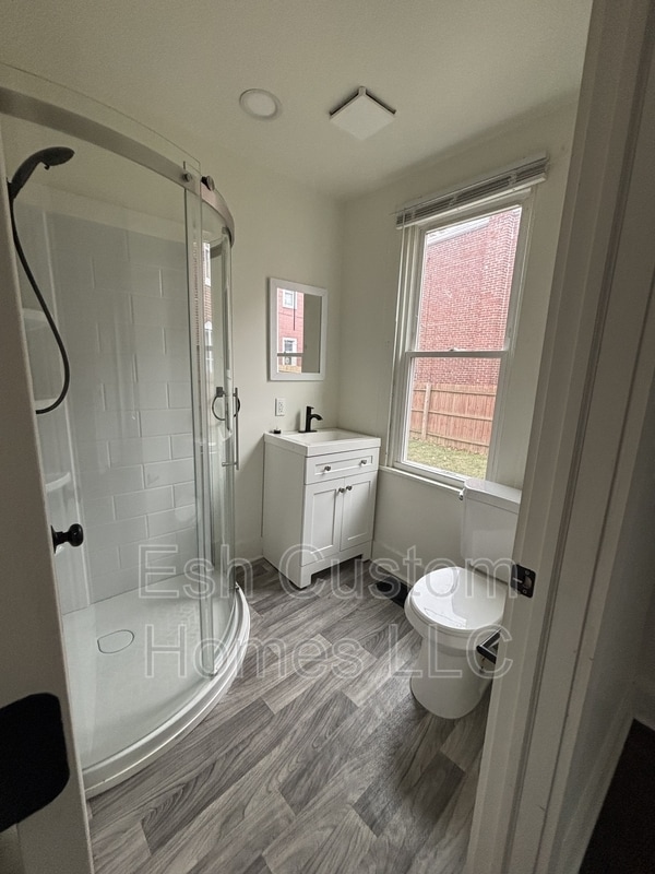 Building Photo - 28 Caroline St