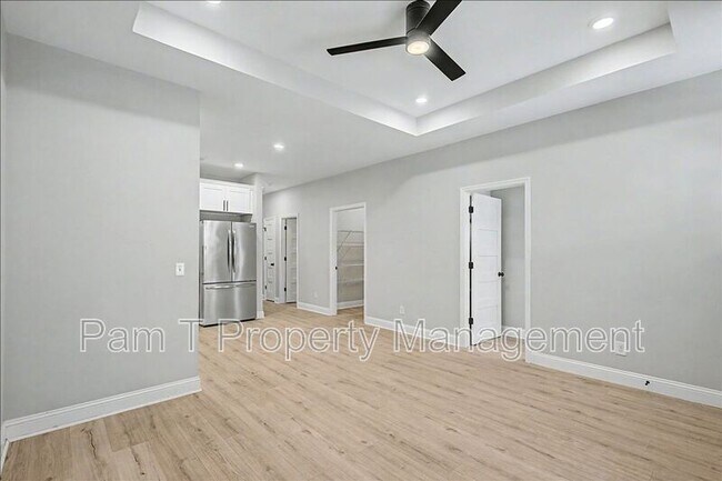 Building Photo - 1019 W 35th St