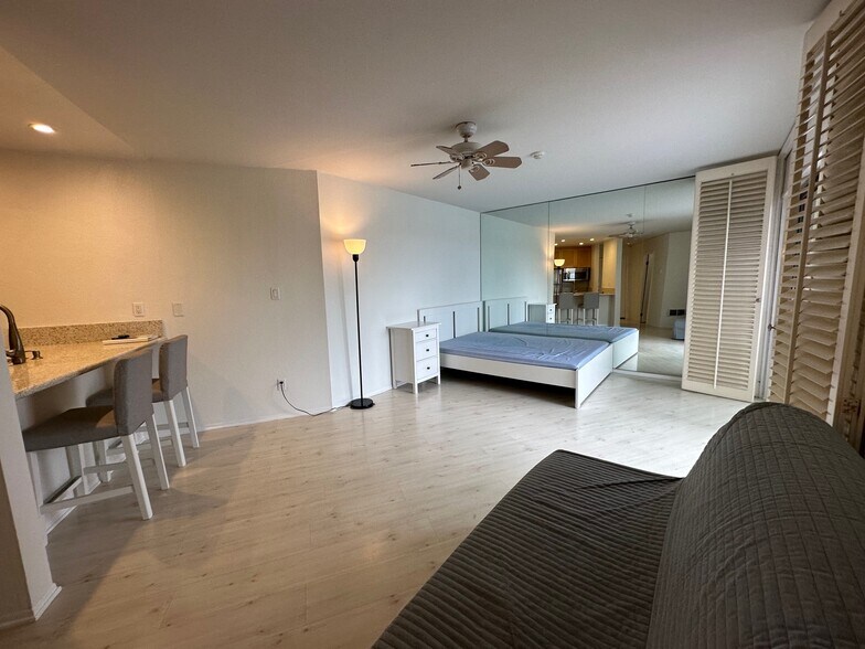 Building Photo - 640 The Village