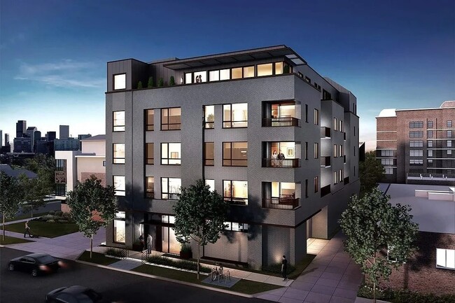 Building Photo - 1908 W 33rd Ave