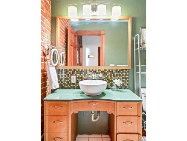 Building Photo - 3249 W Fairview Pl