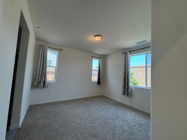 Building Photo - 1267 Las Rosas Ave