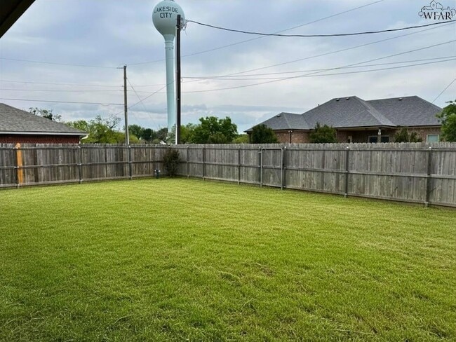 Building Photo - 301 Mariners Wy