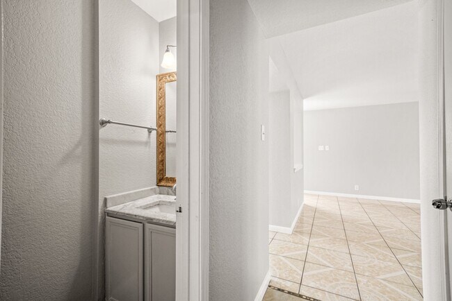 Building Photo - Four Bedroom Rental in Bridgewood!