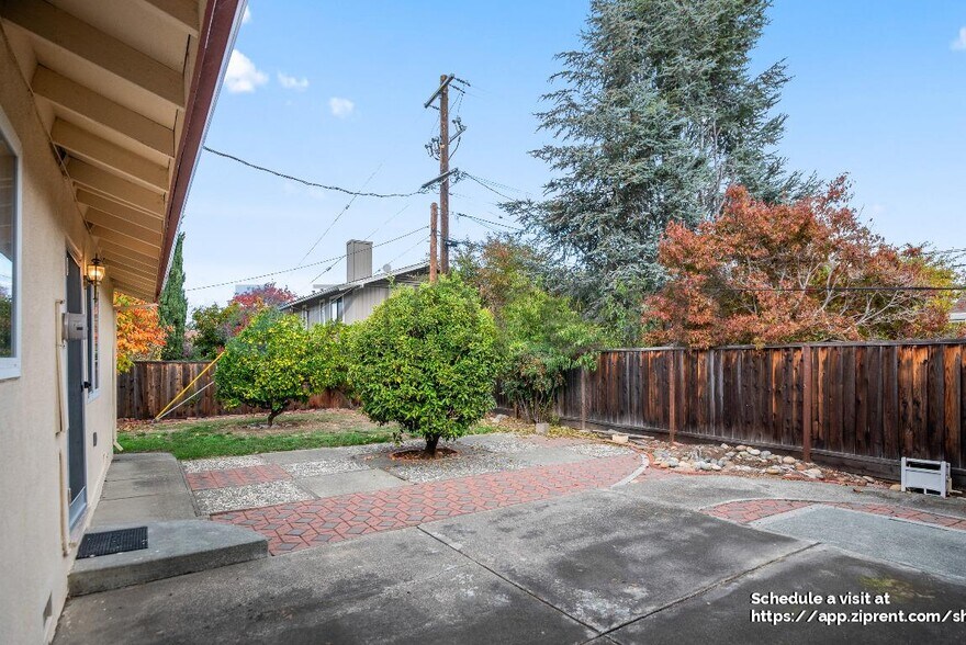 Building Photo - 20365 Silverado Ave