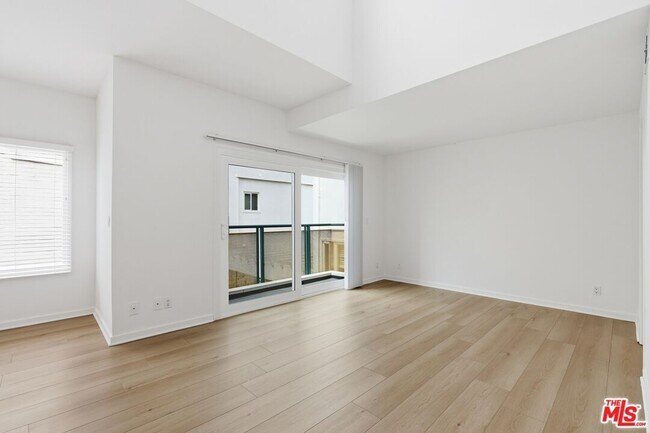 Building Photo - 811 21st St