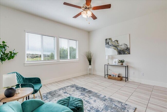 Building Photo - 439 White Steppe Way