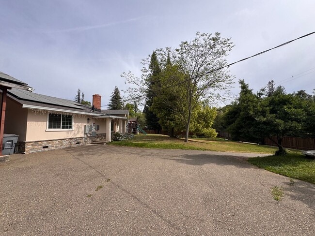 Building Photo - Private Gated Luxury Estate on Acreage with Pool, Pond & Solar in Prime Newcastle Location