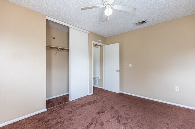 Building Photo - 14719 Highland Peak