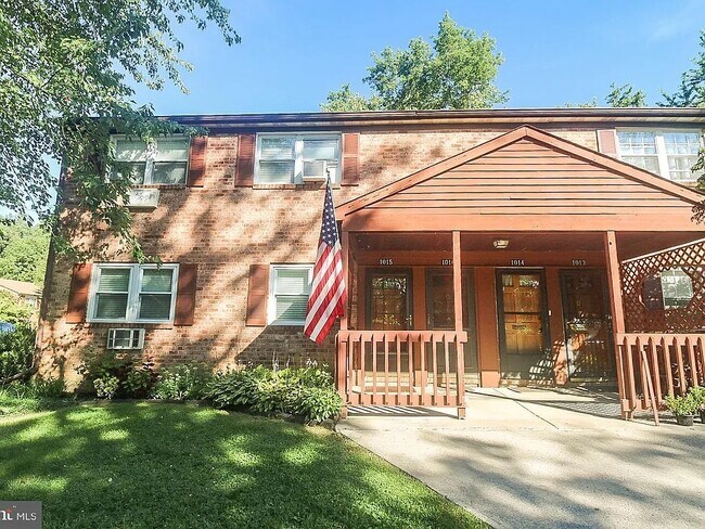 Primary Photo - 1015 Garnet Dr