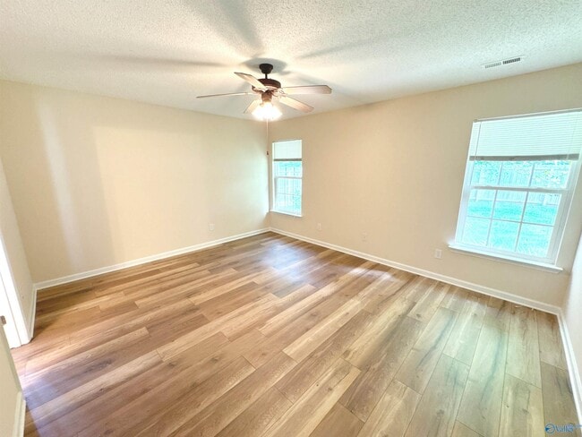 Building Photo - 104 NW Imogene Way