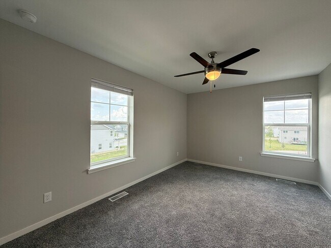 Building Photo - 141 Clark Dr