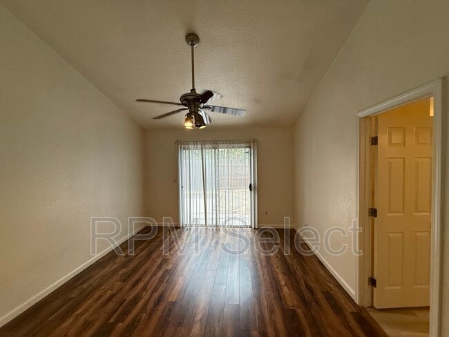 Building Photo - 8012 Parkgate Way