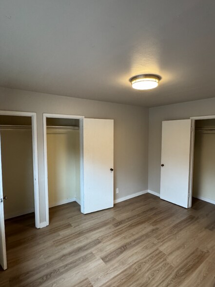 Building Photo - 4640 22nd Ave NE