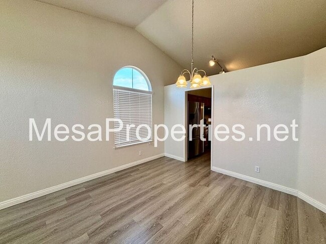 Building Photo - 2816 W Fairview Dr