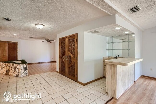 Building Photo - 3 br, 3 bath House - 6046 Patricia Place UNIT