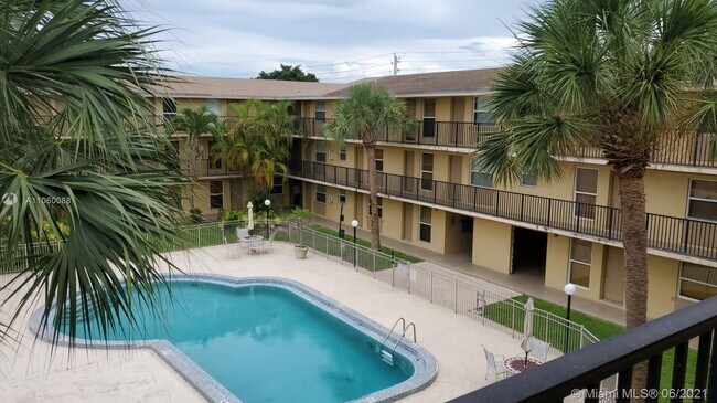 Building Photo - 241 S Royal Poinciana Blvd