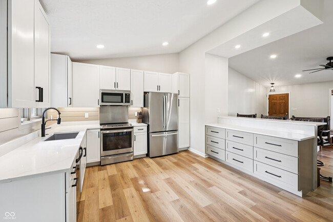 Building Photo - 5 Woodacre Dr