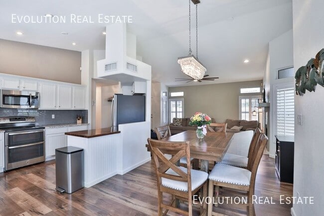 Building Photo - 1542 E Beacon Dr