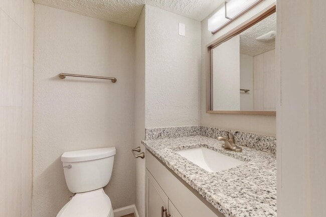 Building Photo - 1100 Alvarado Dr SE