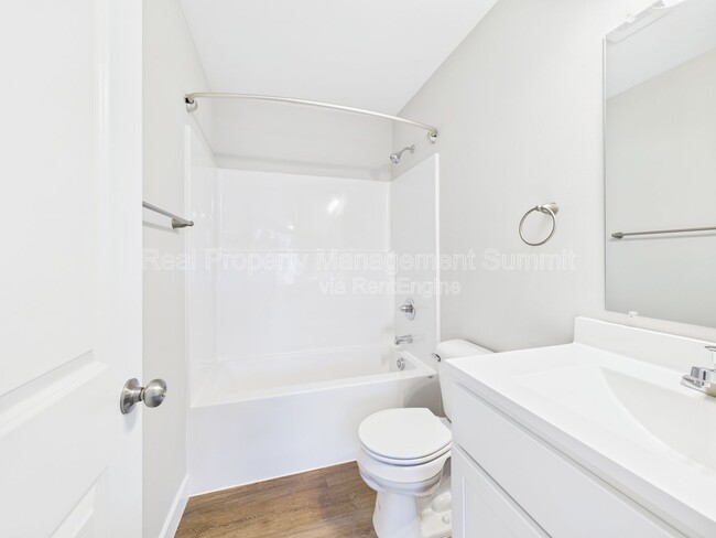 Building Photo - 1420 Circle Dr