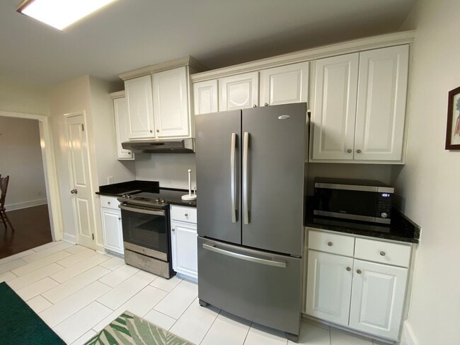Building Photo - Beautifully Updated and Furnished 3 bedroom, 2 bath brick ranch in Vineland!